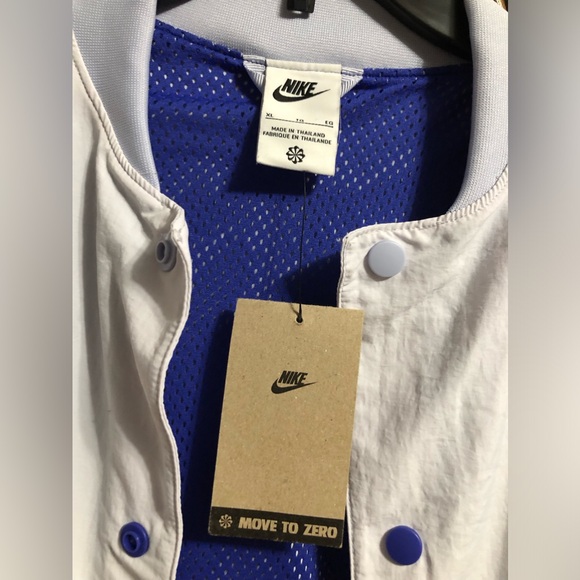 NIKE Youth Unisex Light windbreaker Jacket - Picture 4 of 16